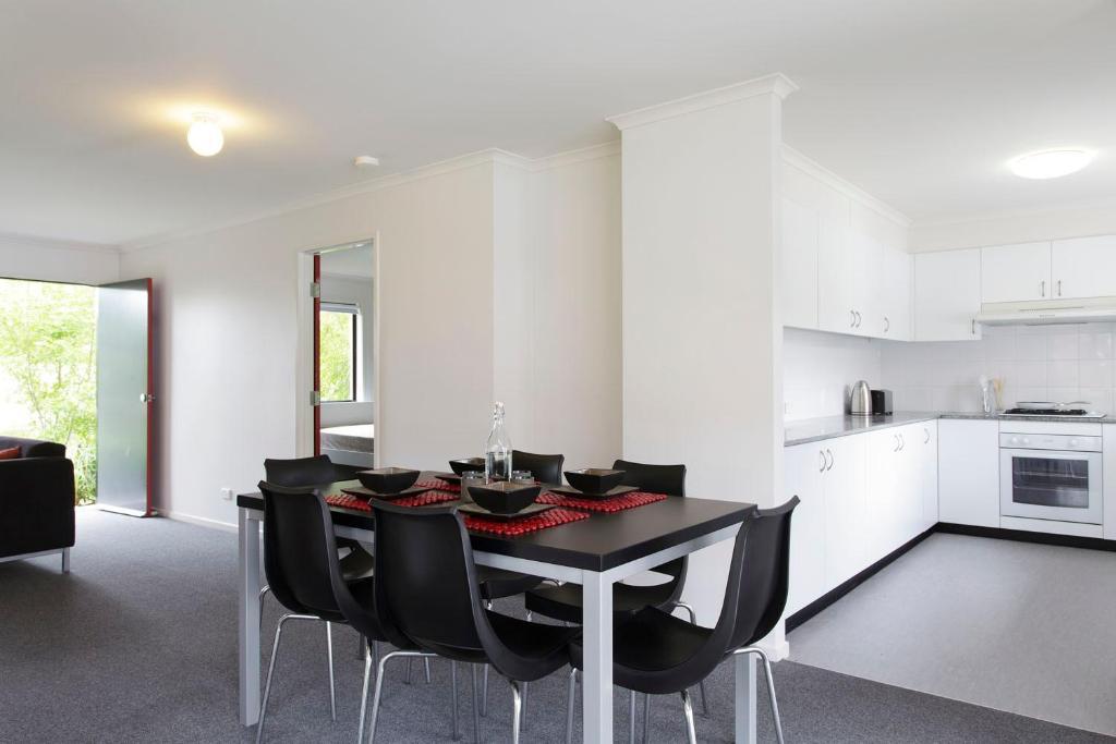 Macquarie University Village Sydney Room photo